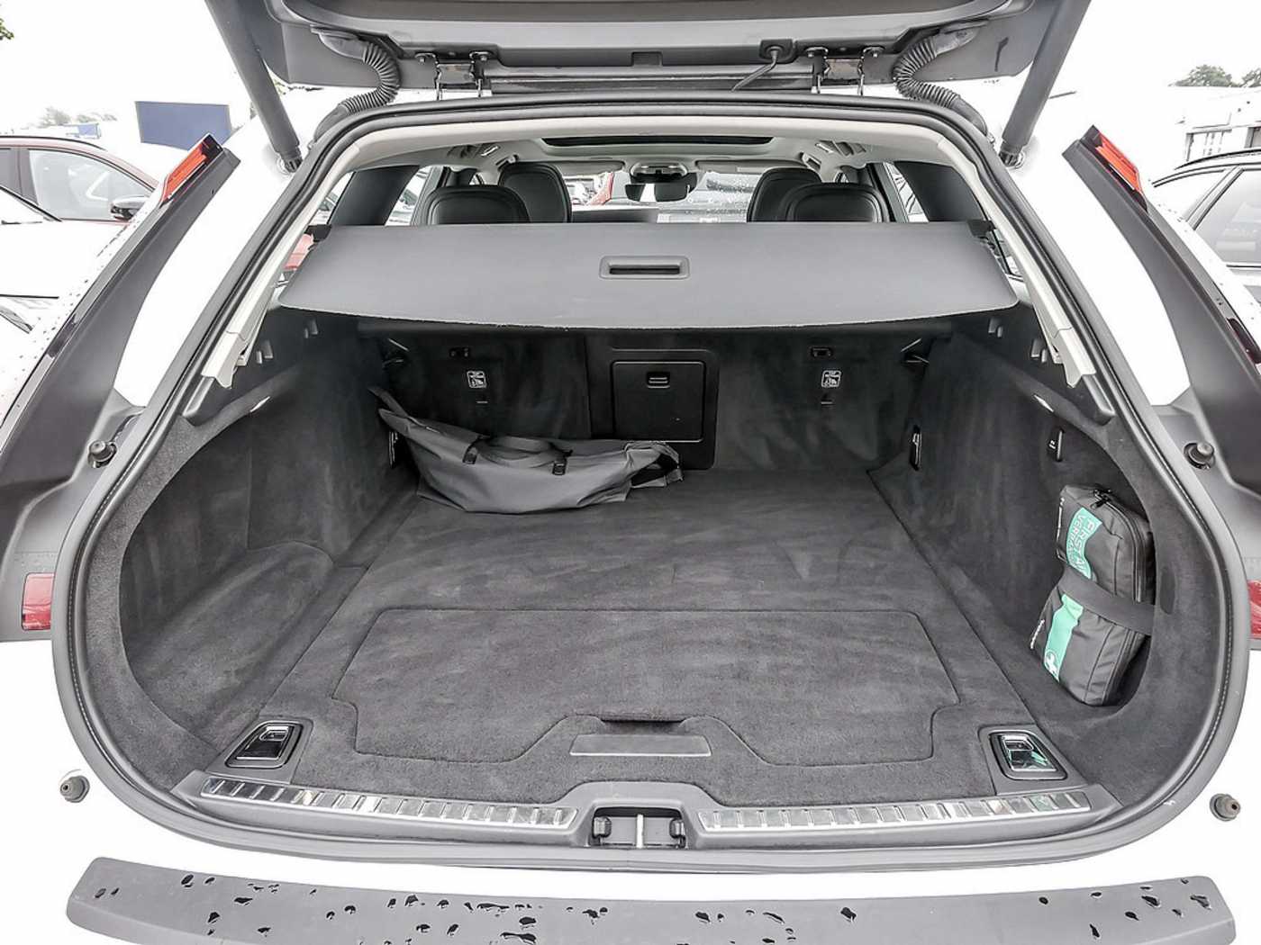Volvo  Recharge T6 AWD R-Design Expression Plug-