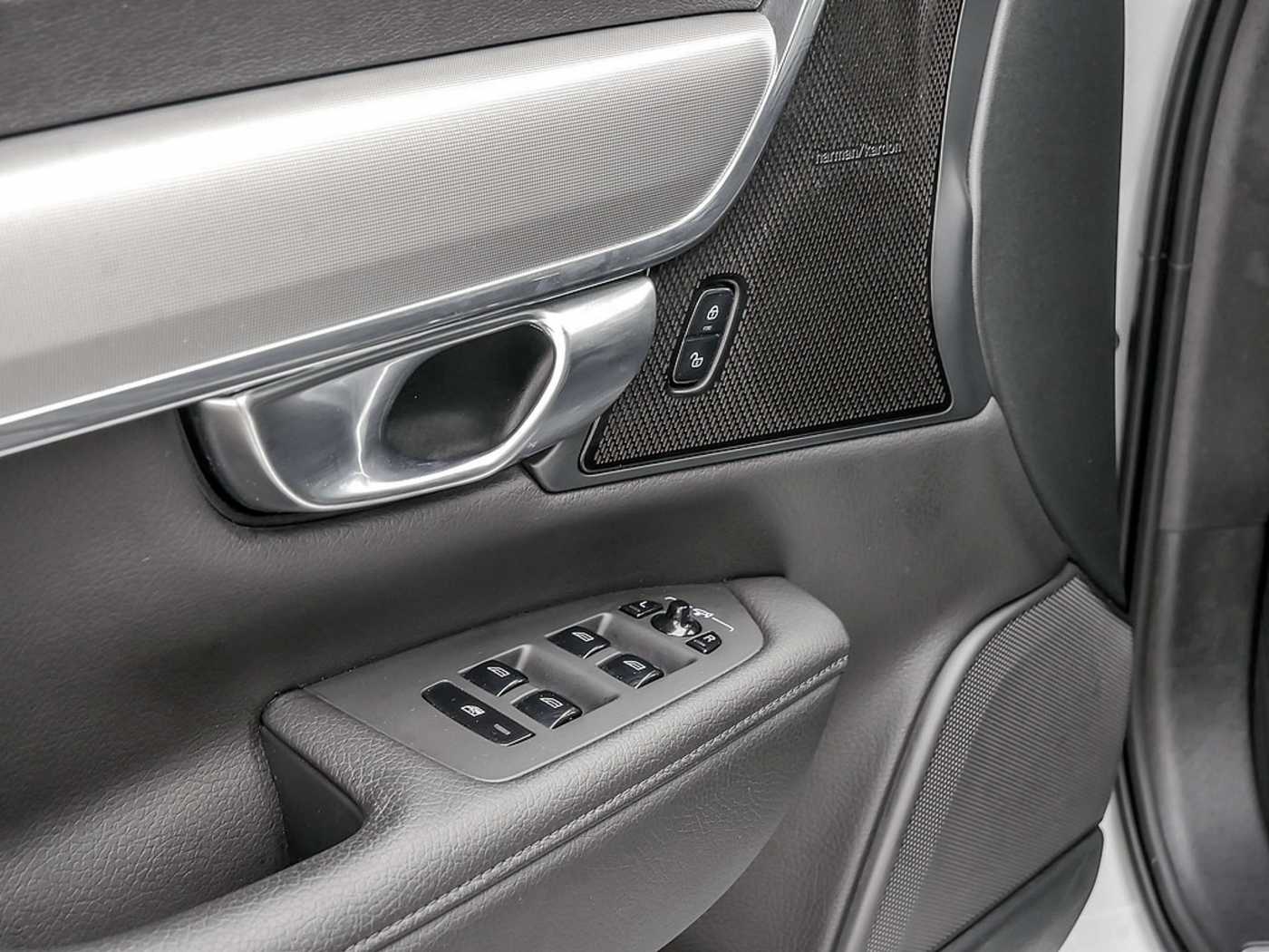 Volvo  Recharge T6 AWD R-Design Expression Plug-