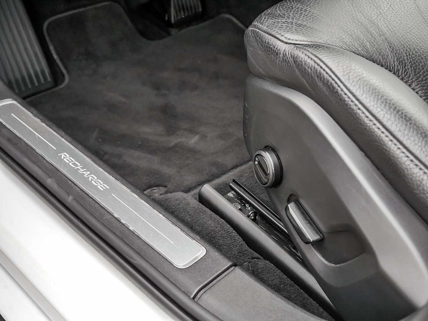 Volvo  Recharge T6 AWD R-Design Expression Plug-