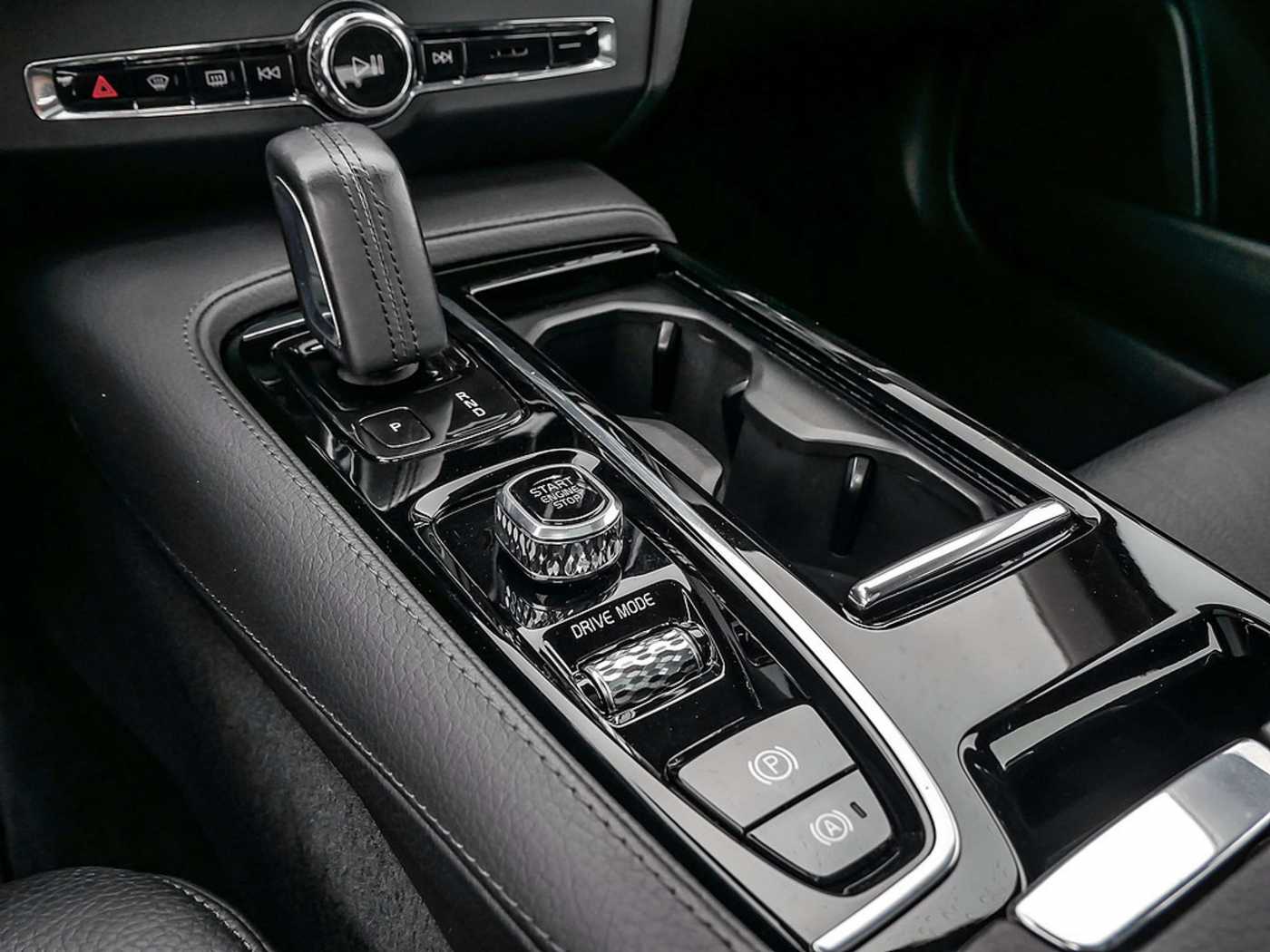 Volvo  Recharge T6 AWD R-Design Expression Plug-