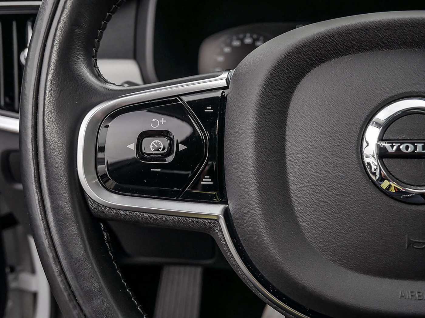 Volvo  Recharge T6 AWD R-Design Expression Plug-