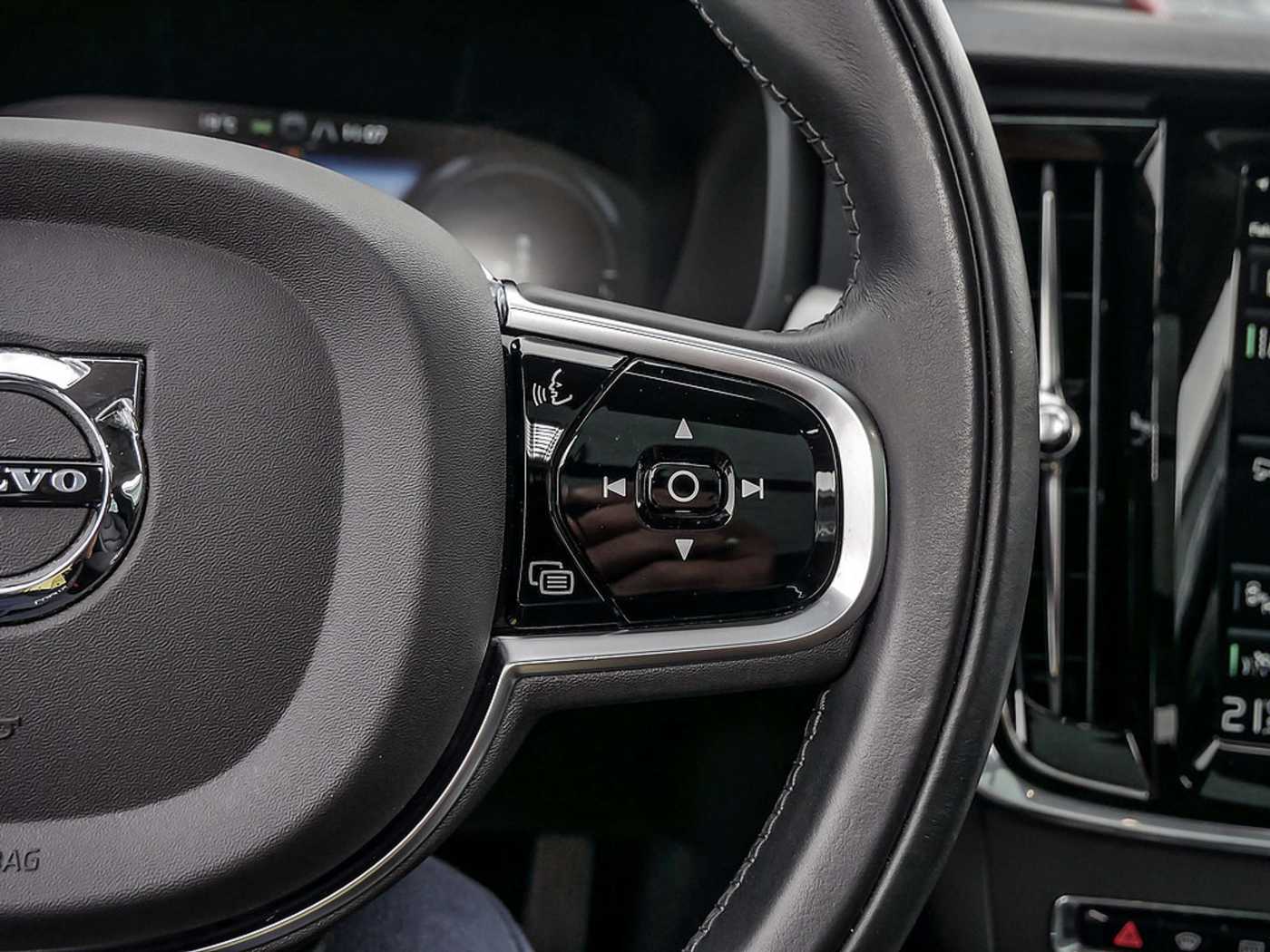 Volvo  Recharge T6 AWD R-Design Expression Plug-