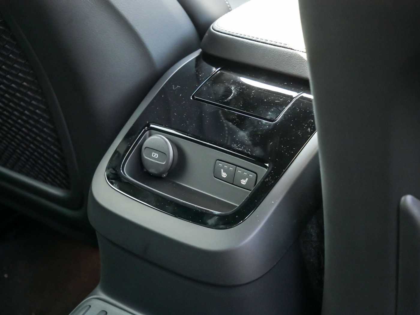 Volvo  B4 Plus Dark KAMERA H/K AHK STANDHZ LED