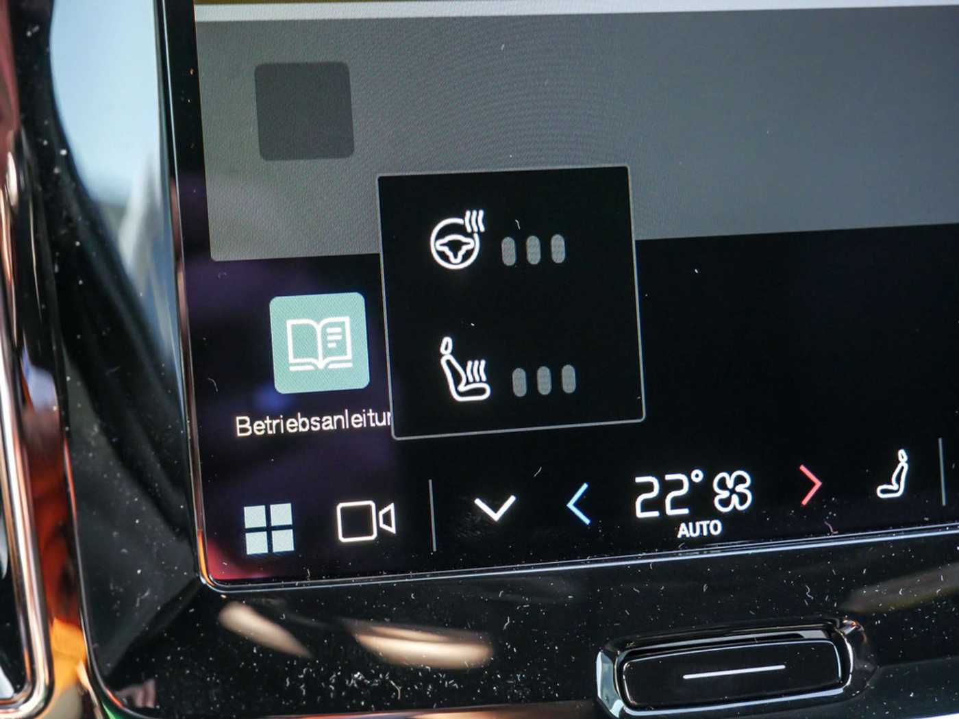 Volvo  B4 Plus Dark KAMERA H/K AHK STANDHZ LED
