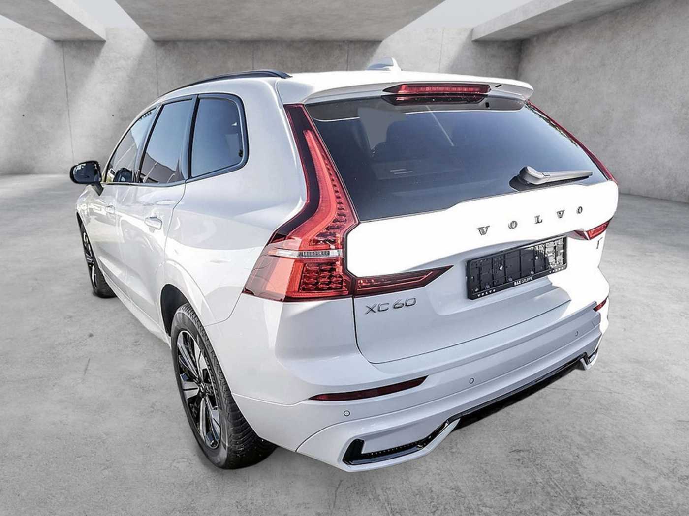 Volvo  T6 Plus Dark Recharge Plug-In Hybrid AWD
