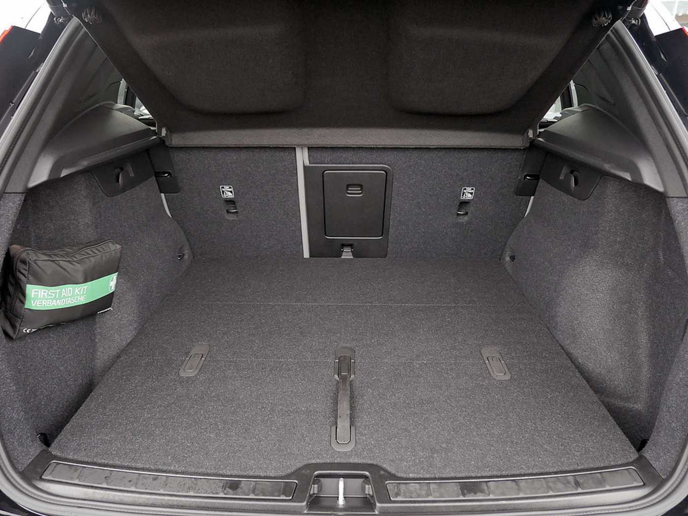 Volvo  Ultimate Recharge Pure Electric 2WD LED
