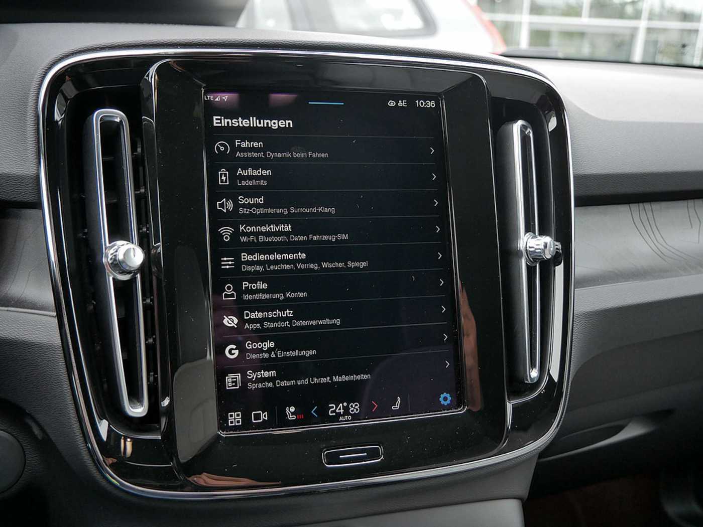 Volvo  Ultimate Recharge Pure Electric 2WD LED