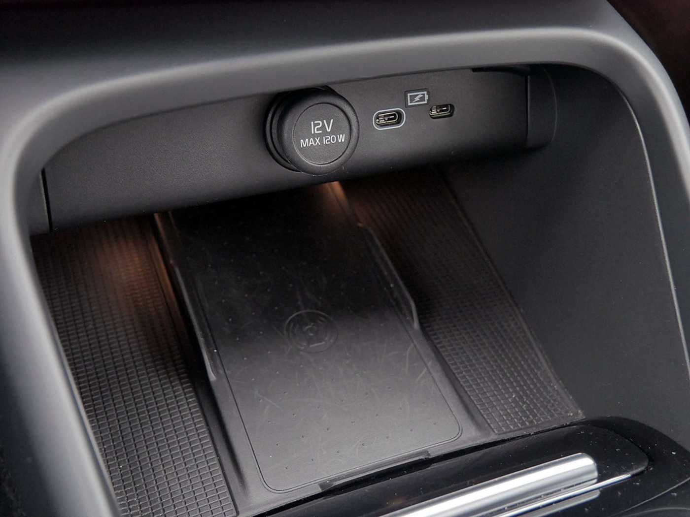 Volvo  Ultimate Recharge Pure Electric 2WD LED
