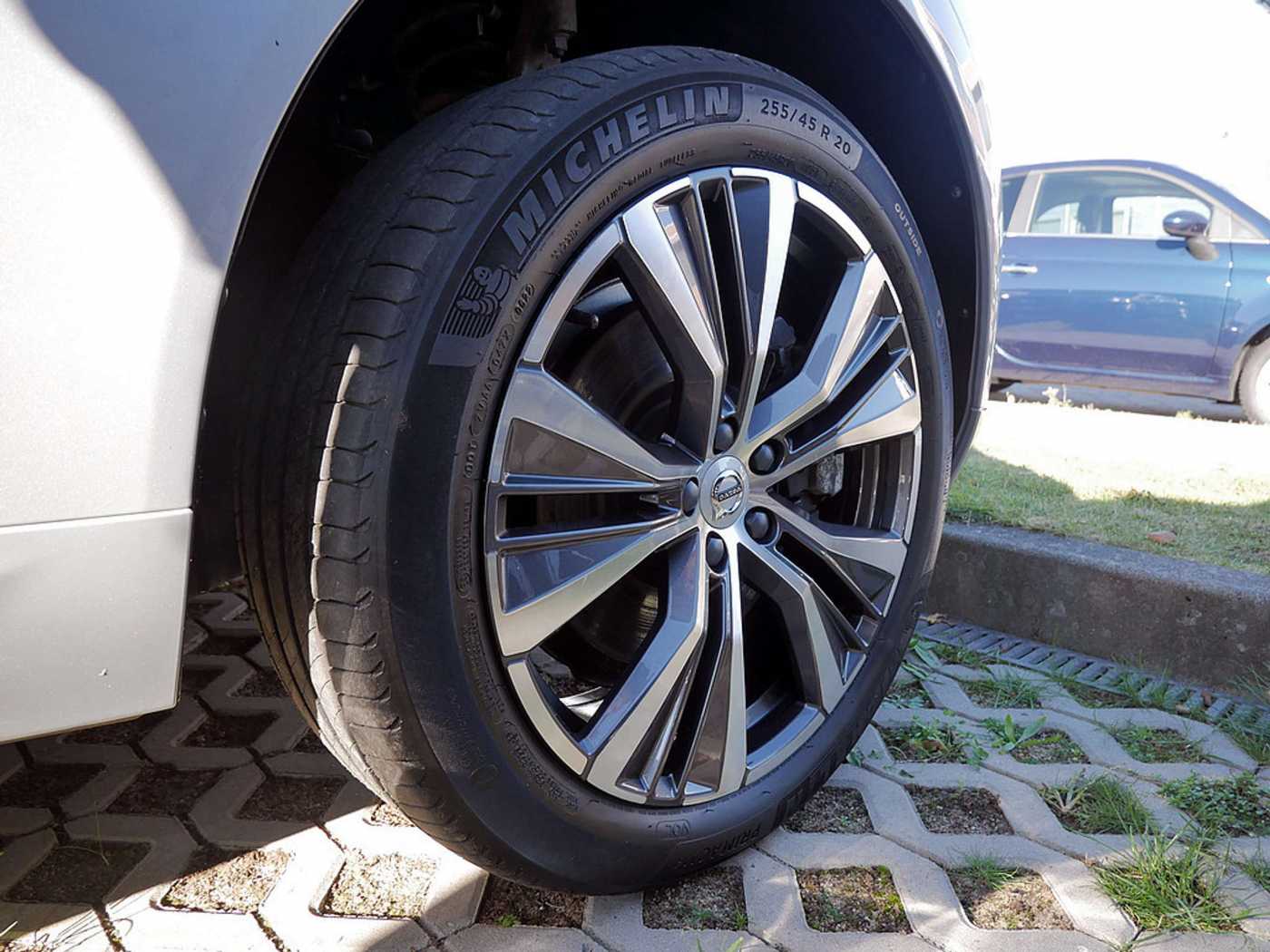 Volvo  T8 Recharge Inscription AHK STANDHZ LED
