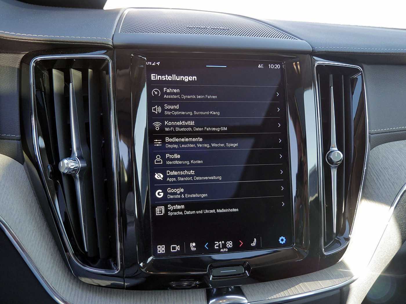Volvo  T8 Recharge Inscription AHK STANDHZ LED