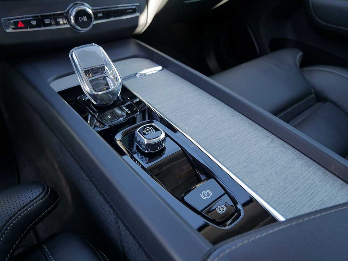 Volvo  T8 Recharge Inscription AHK STANDHZ LED