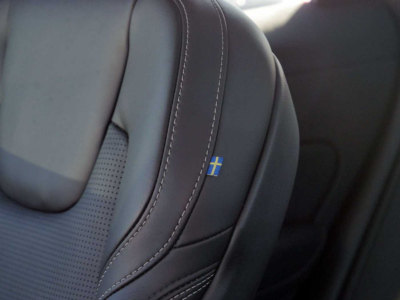 Volvo  T8 Recharge Inscription AHK STANDHZ LED
