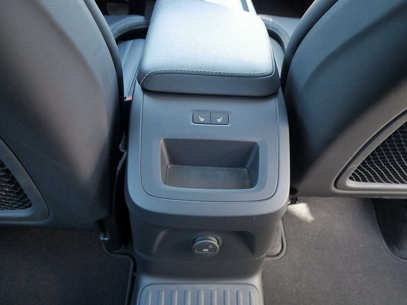 Volvo  T8 Recharge Inscription AHK STANDHZ LED