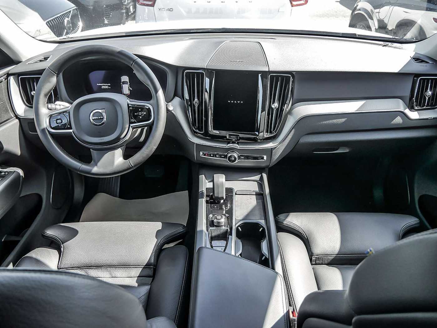 Volvo  B4 Plus Dark AWD