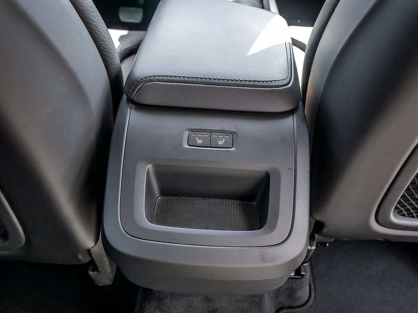 Volvo  B4 Plus Dark AWD