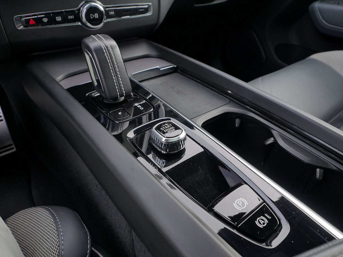 Volvo  B5 AWD R-Design EURO 6d HUD FACEL. LED