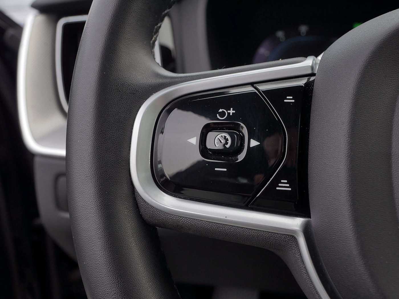 Volvo  B5 AWD R-Design EURO 6d HUD FACEL. LED