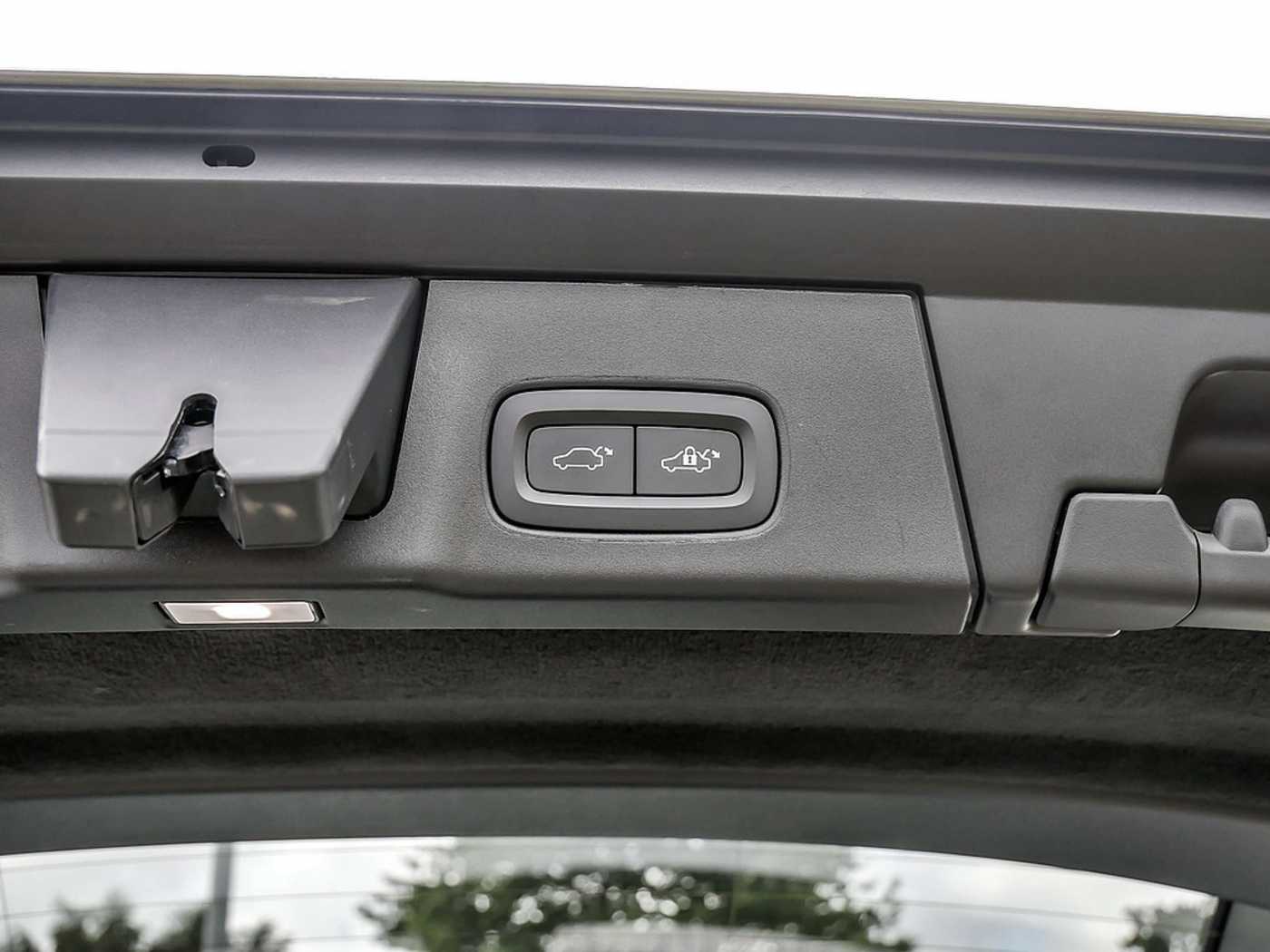 Volvo  Kombi T6 Core Recharge Plug-In Hybrid AWD