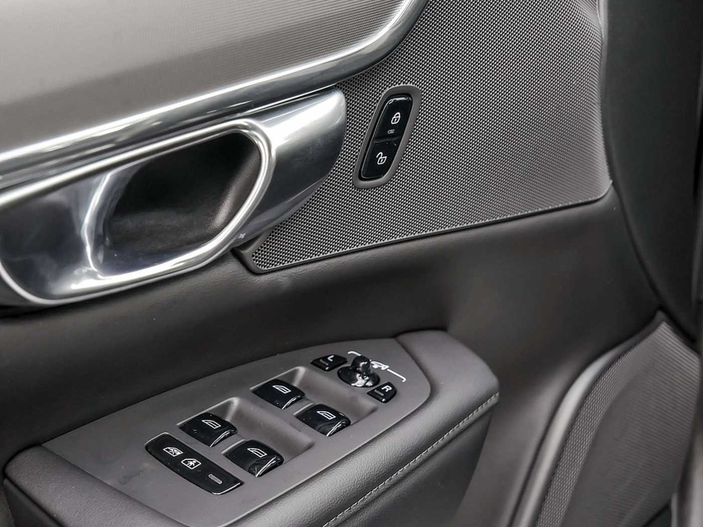 Volvo  Kombi T6 Core Recharge Plug-In Hybrid AWD