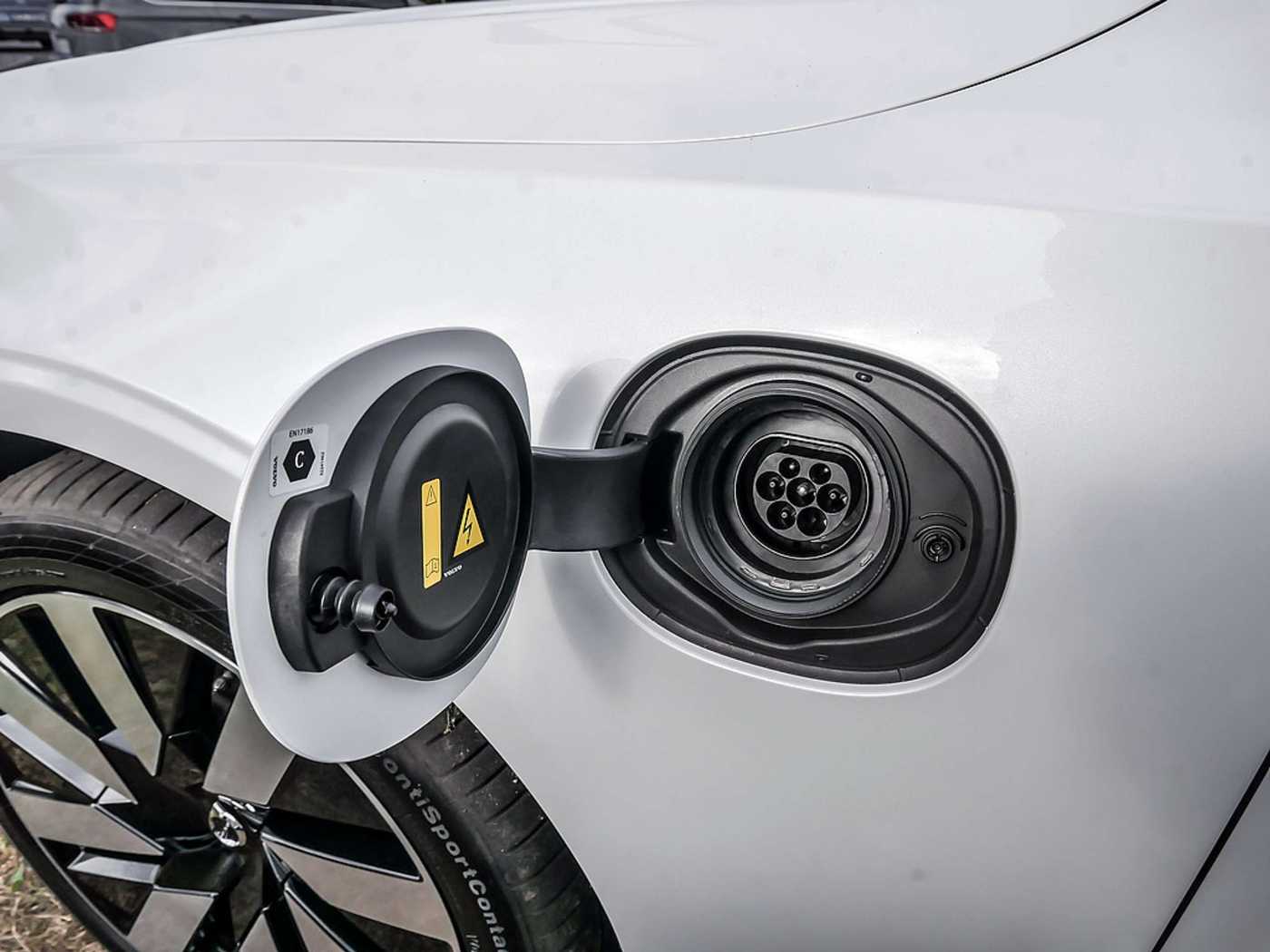 Volvo  Kombi T6 Core Recharge Plug-In Hybrid AWD
