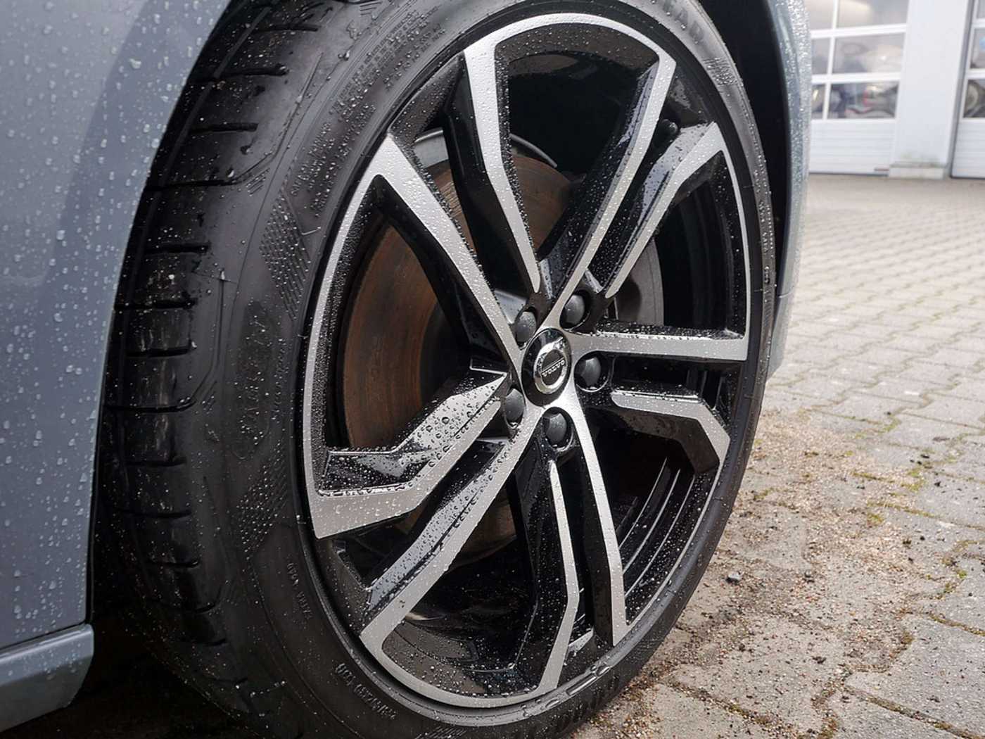 Volvo  Hybrid T8 Twin Engine AWD R-Design LED