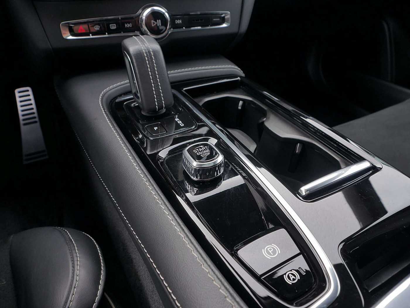 Volvo  Hybrid T8 Twin Engine AWD R-Design LED