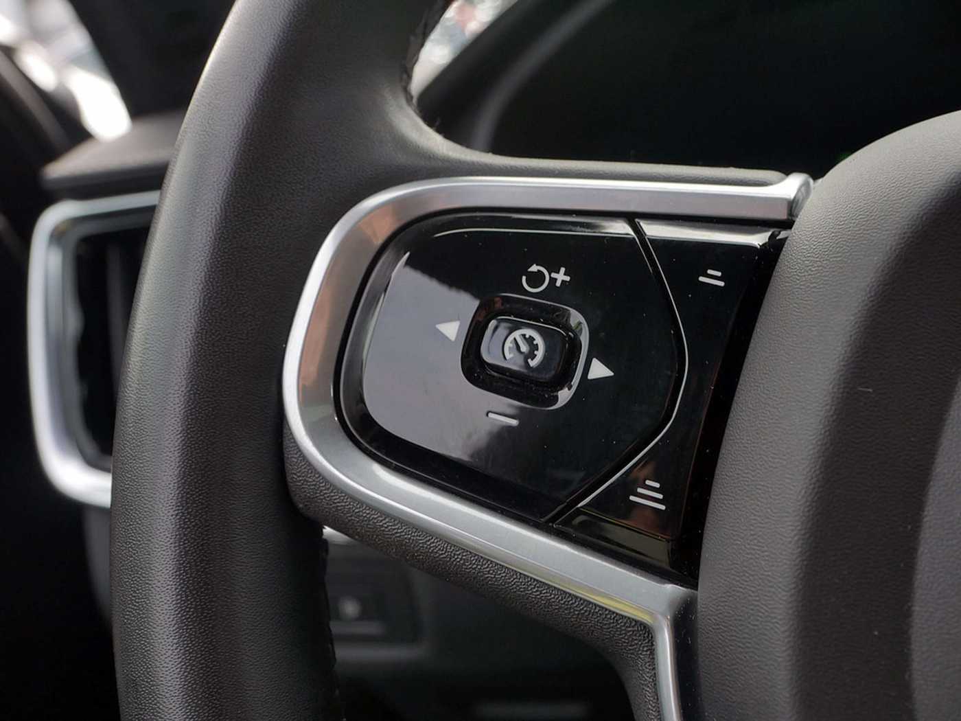 Volvo  Hybrid T8 Twin Engine AWD R-Design LED