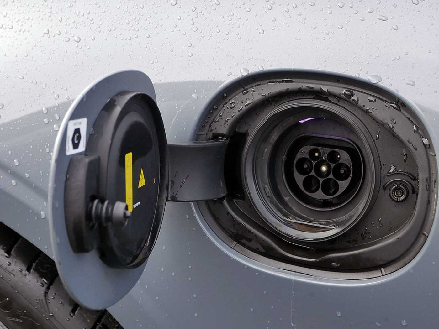 Volvo  Hybrid T8 Twin Engine AWD R-Design LED