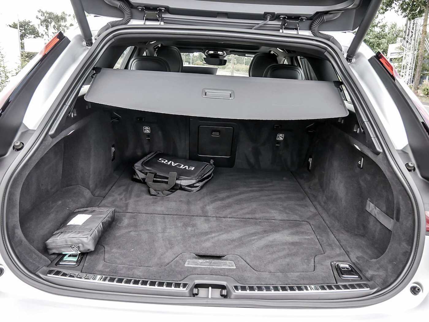 Volvo  T8 Twin Engine AWD R-Design H/K HGSD LED