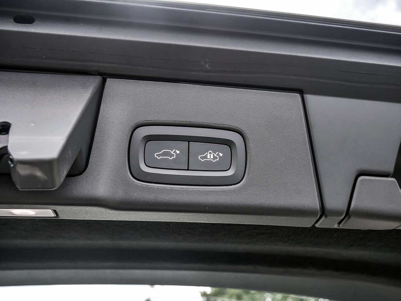 Volvo  T8 Twin Engine AWD R-Design H/K HGSD LED