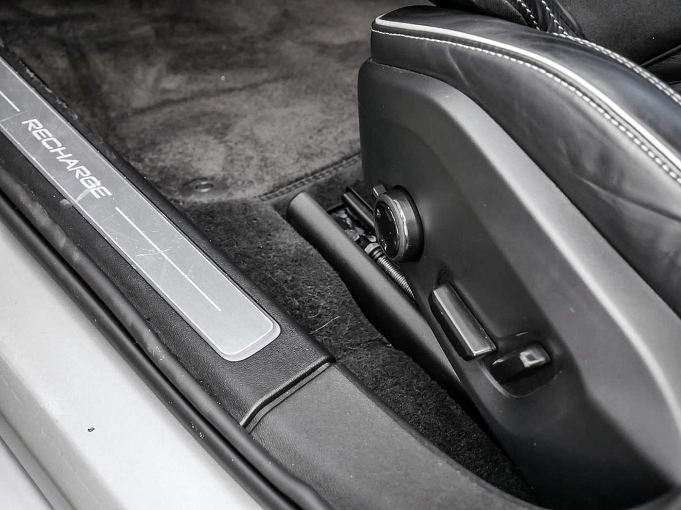 Volvo  T8 Twin Engine AWD R-Design H/K HGSD LED