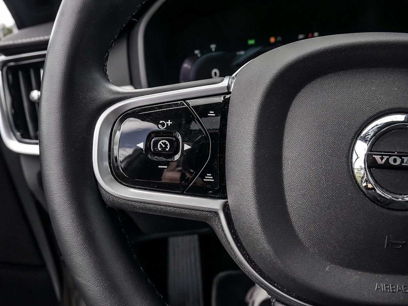 Volvo  T8 Twin Engine AWD R-Design H/K HGSD LED