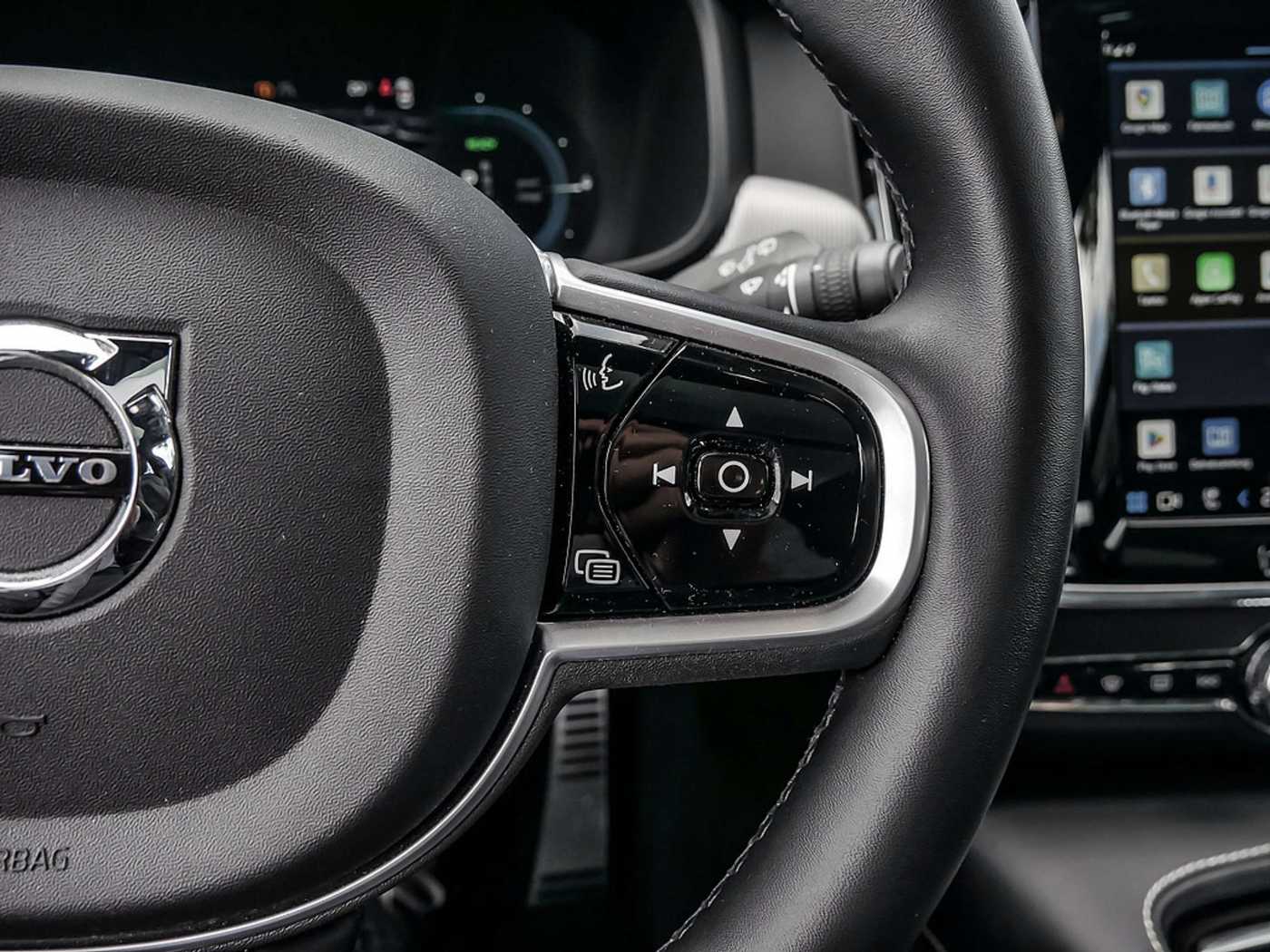 Volvo  T8 Twin Engine AWD R-Design H/K HGSD LED