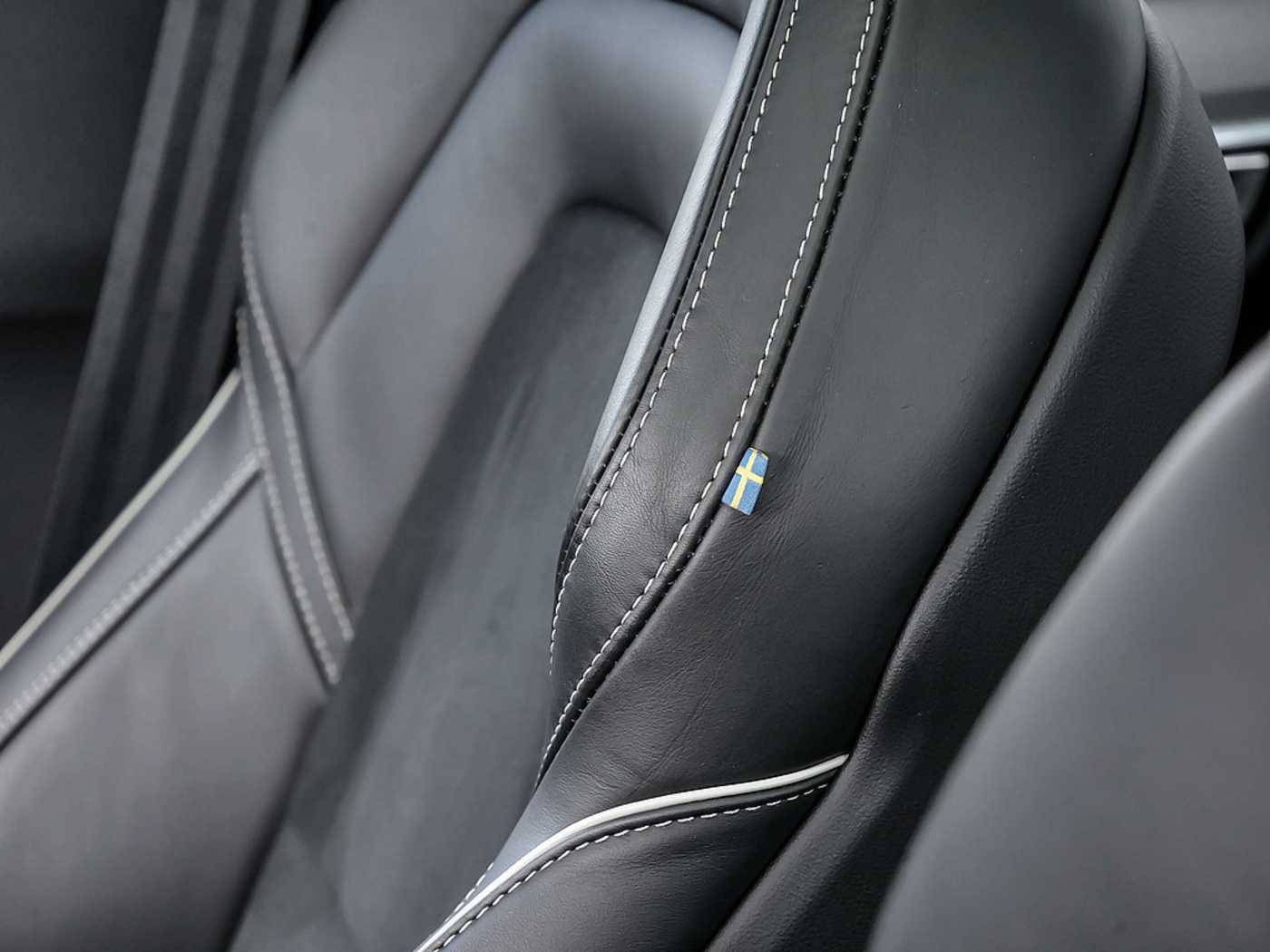 Volvo  T8 Twin Engine AWD R-Design H/K HGSD LED