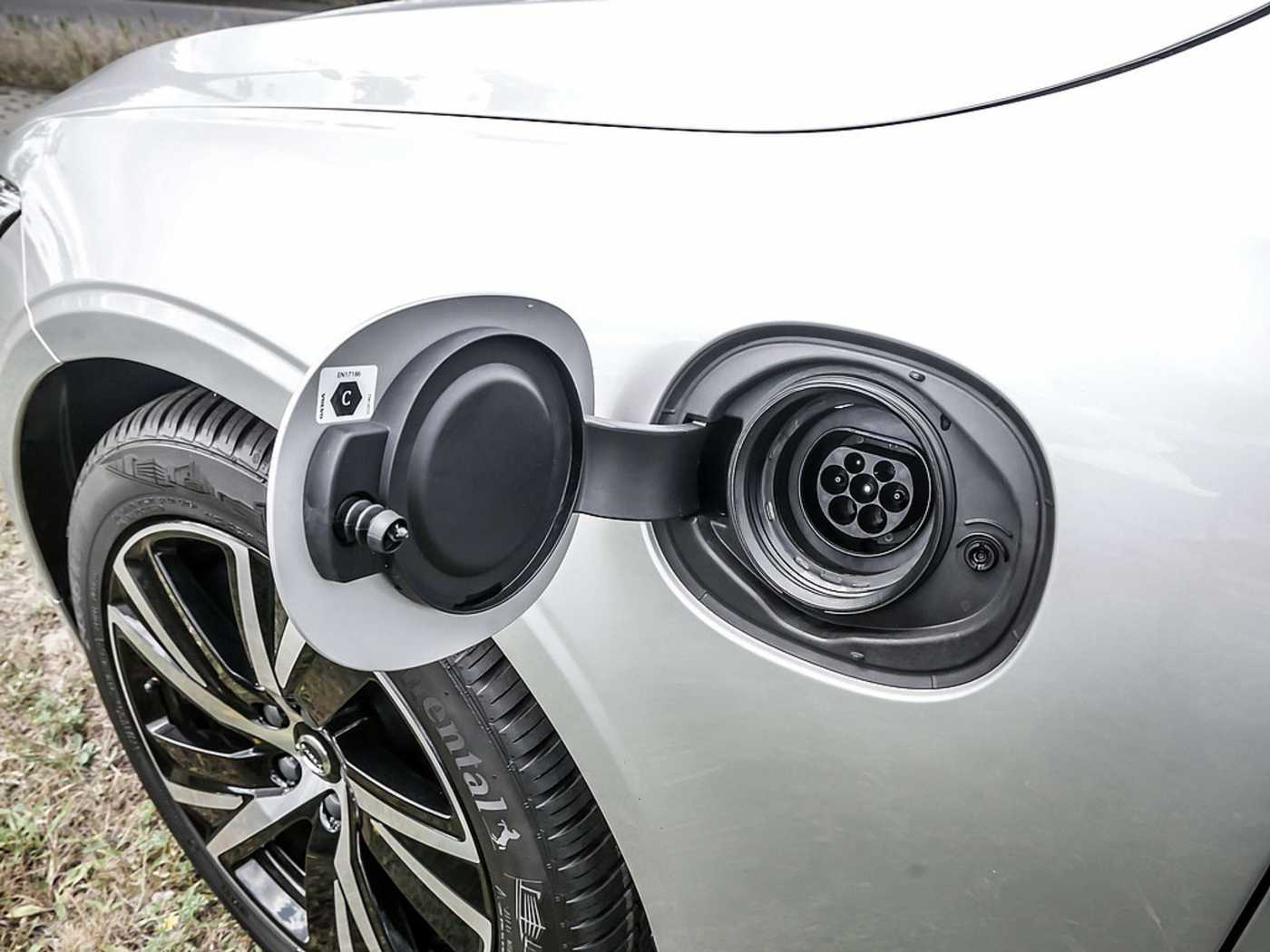 Volvo  T8 Twin Engine AWD R-Design H/K HGSD LED