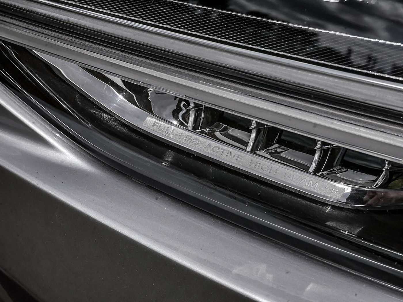 Volvo  T8 Twin Engine AWD R-Design H/K HGSD LED