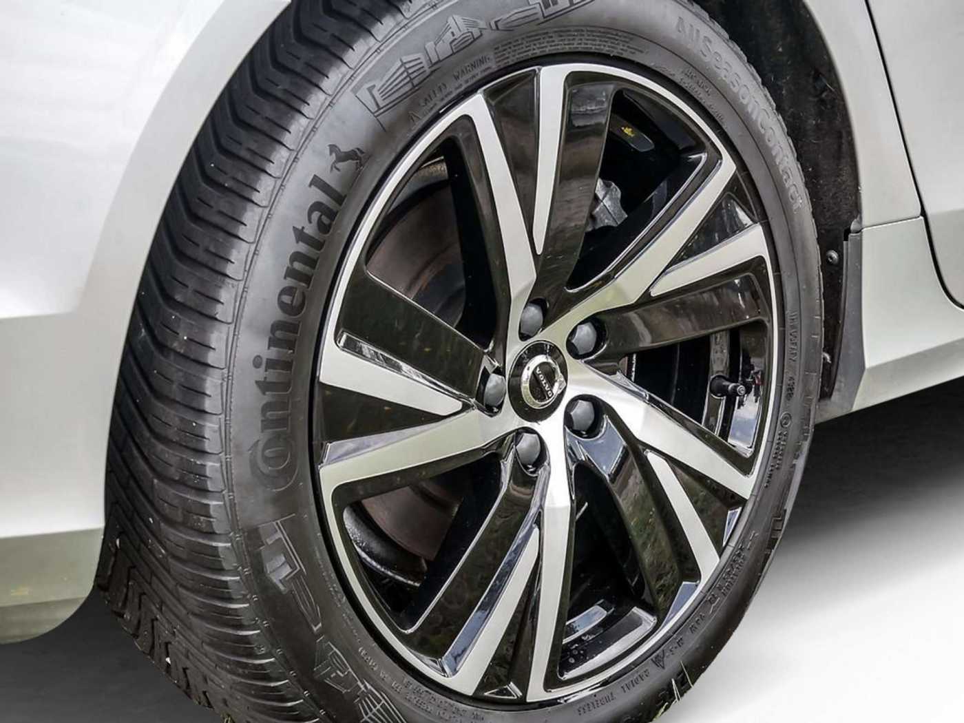 Volvo  T8 Twin Engine AWD R-Design H/K HGSD LED