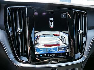 Volvo  B4 Plus Dark KAMERA H/K HGSD STANDHZ LED
