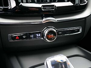 Volvo  T6 AWD Plus Dark H/K HGSD STANDHZ LED