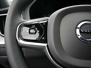 Volvo  T6 AWD Plus Dark H/K HGSD STANDHZ LED