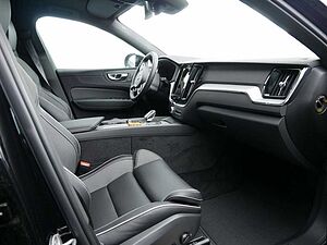 Volvo  T6 AWD Plus Dark H/K HGSD STANDHZ LED