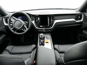 Volvo  T6 AWD Plus Dark H/K HGSD STANDHZ LED