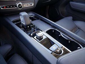 Volvo  T8 Ultra Dark Recharge Plug-In Hybrid AWD