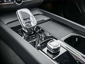 Volvo  T8 Ultra Dark Recharge Plug-In Hybrid AWD