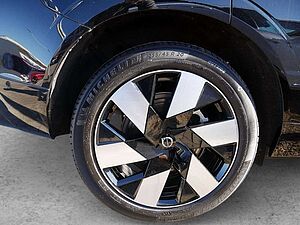 Volvo  T8 Ultra Dark Recharge Plug-In Hybrid AWD