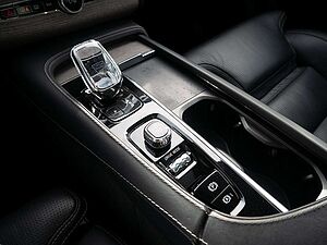 Volvo  2.0 Inscription Recharge Plug-In Hybrid AWD
