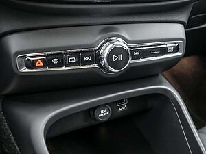 Volvo  1.5 R Design Expression Recharge Plug-In Hybrid 2W
