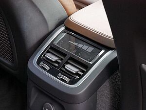 Volvo  2.0 Inscription Recharge Plug-In Hybrid AWD