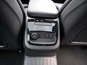 Volvo  T8 Twin Engine AWD Ultimate Dark Plug-InE6
