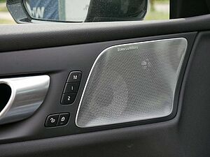 Volvo  T8 Twin Engine AWD Ultimate Dark Plug-InE6